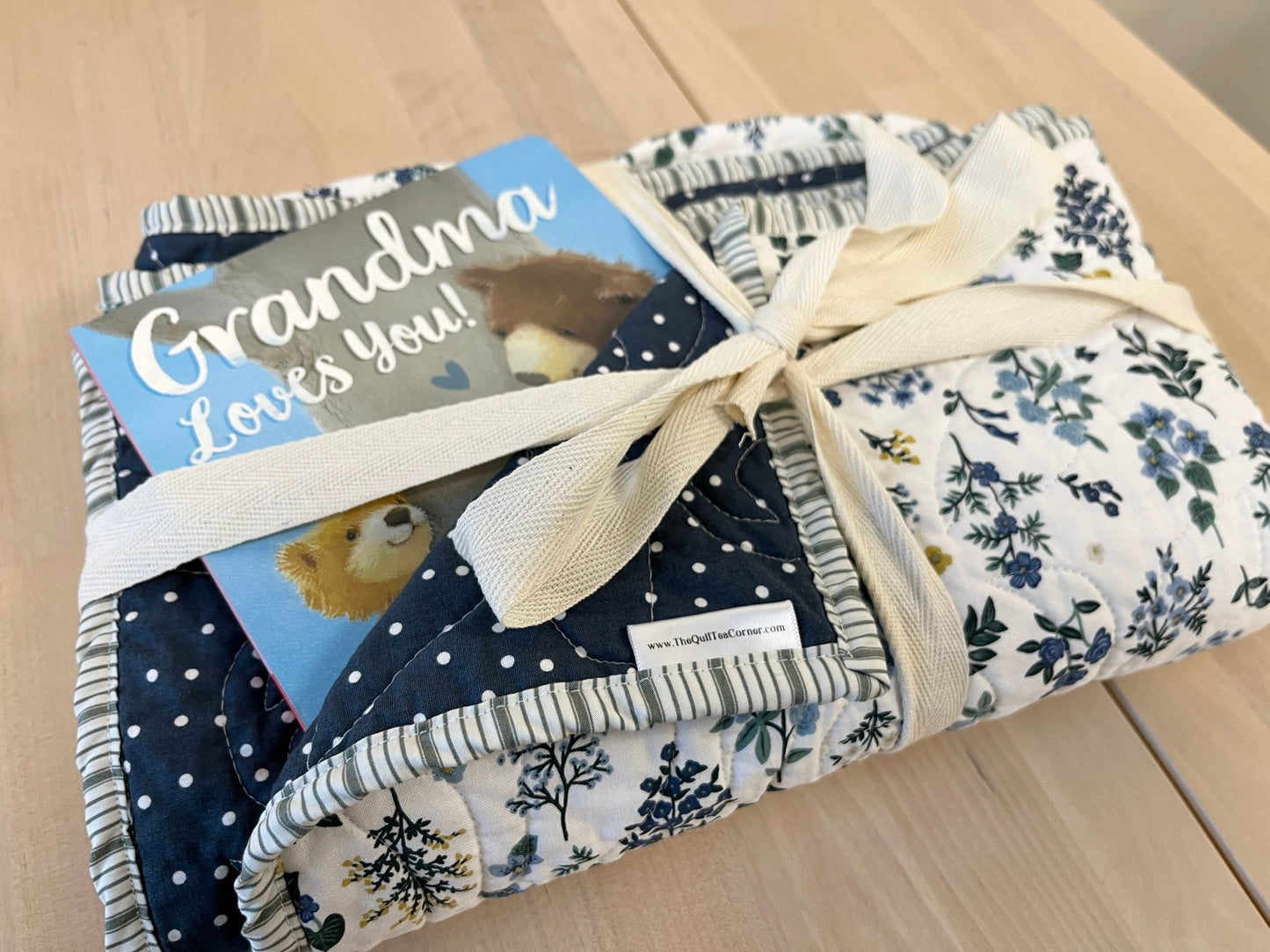Navy dot & White Floral Wholecloth Quilt & Book Bundle - The QuilTea Corner