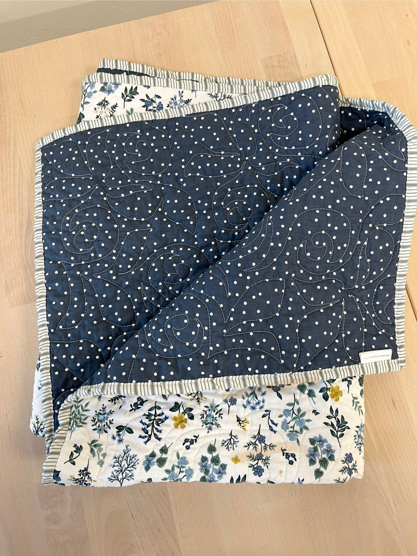Navy dot & White Floral Wholecloth Quilt & Book Bundle - The QuilTea Corner