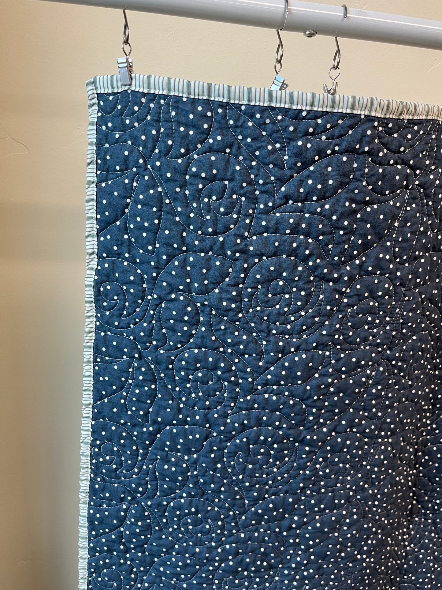 Navy dot & White Floral Wholecloth Quilt & Book Bundle - The QuilTea Corner