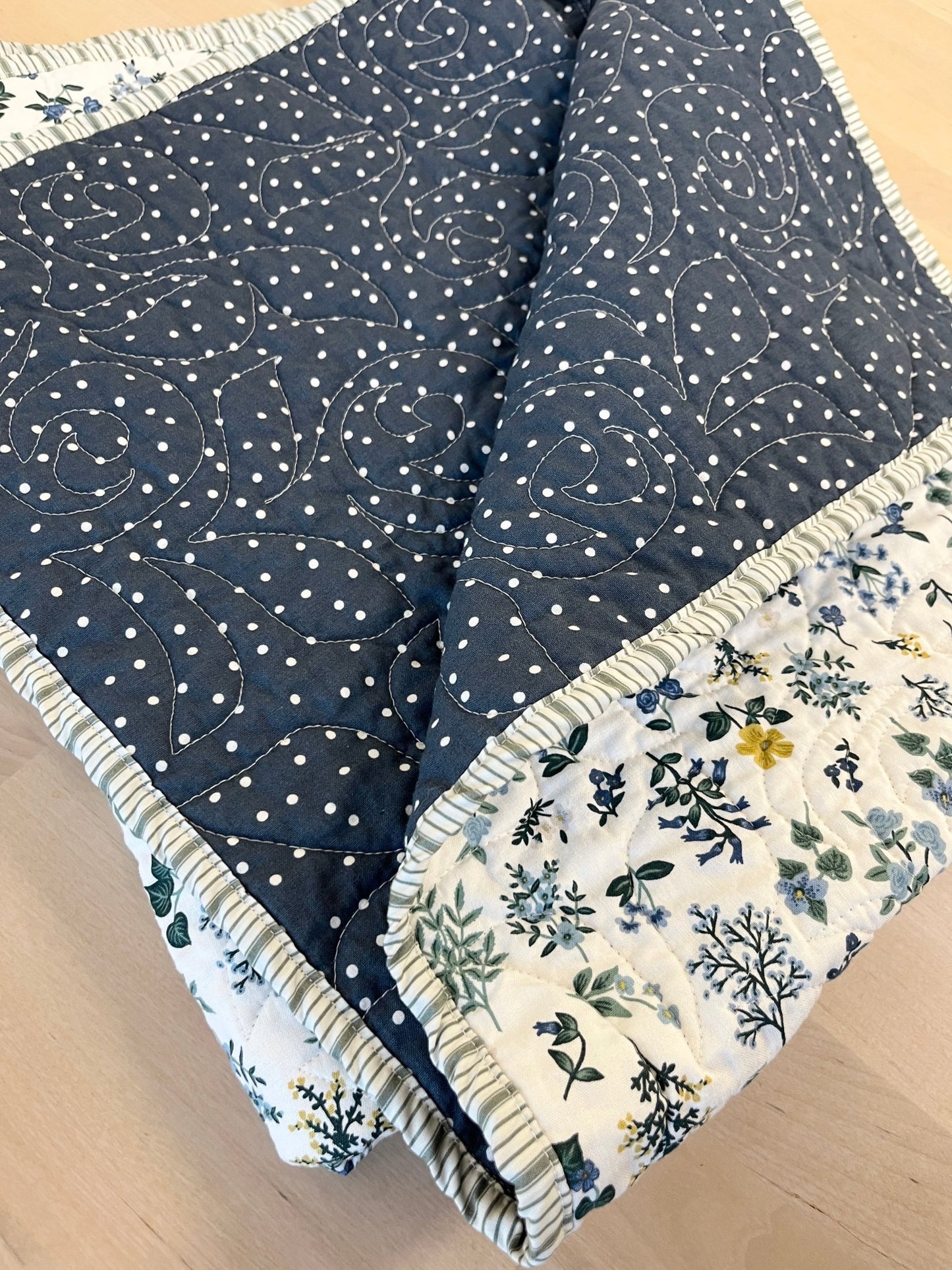 Navy dot & White Floral Wholecloth Quilt & Book Bundle - The QuilTea Corner