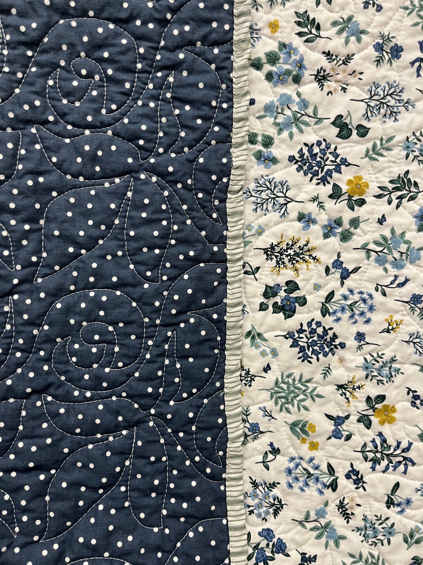 Navy dot & White Floral Wholecloth Quilt & Book Bundle - The QuilTea Corner