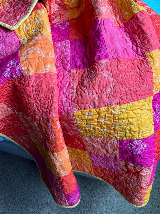 🌞🌸 Sunlit Harmony Throw Quilt A Burst of Warmth and Joy for Your Home - The QuilTea Corner