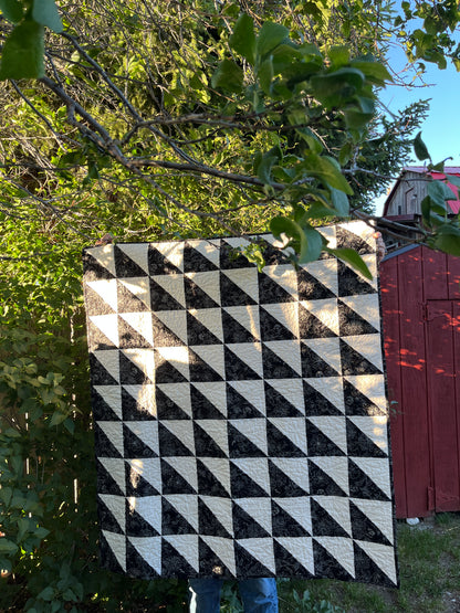 Black and Cream Quilt – Half Square Triangle Quilt – Classic Patchwork Throw – Wildflower Quilted Blanket