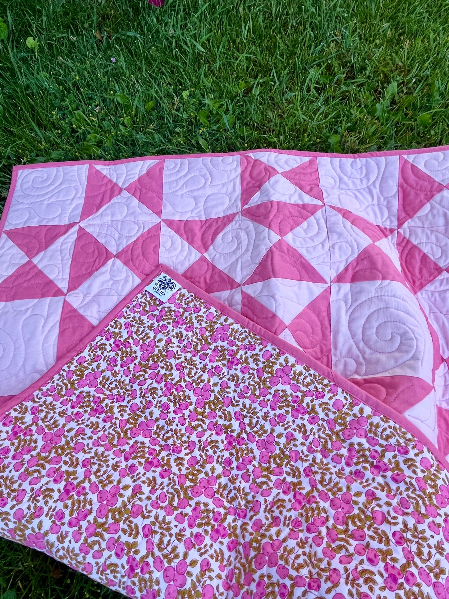 Triangle Ivy Pink Baby Quilt