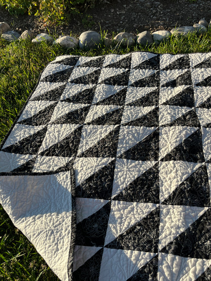 Black and Cream Quilt – Half Square Triangle Quilt – Classic Patchwork Throw – Wildflower Quilted Blanket