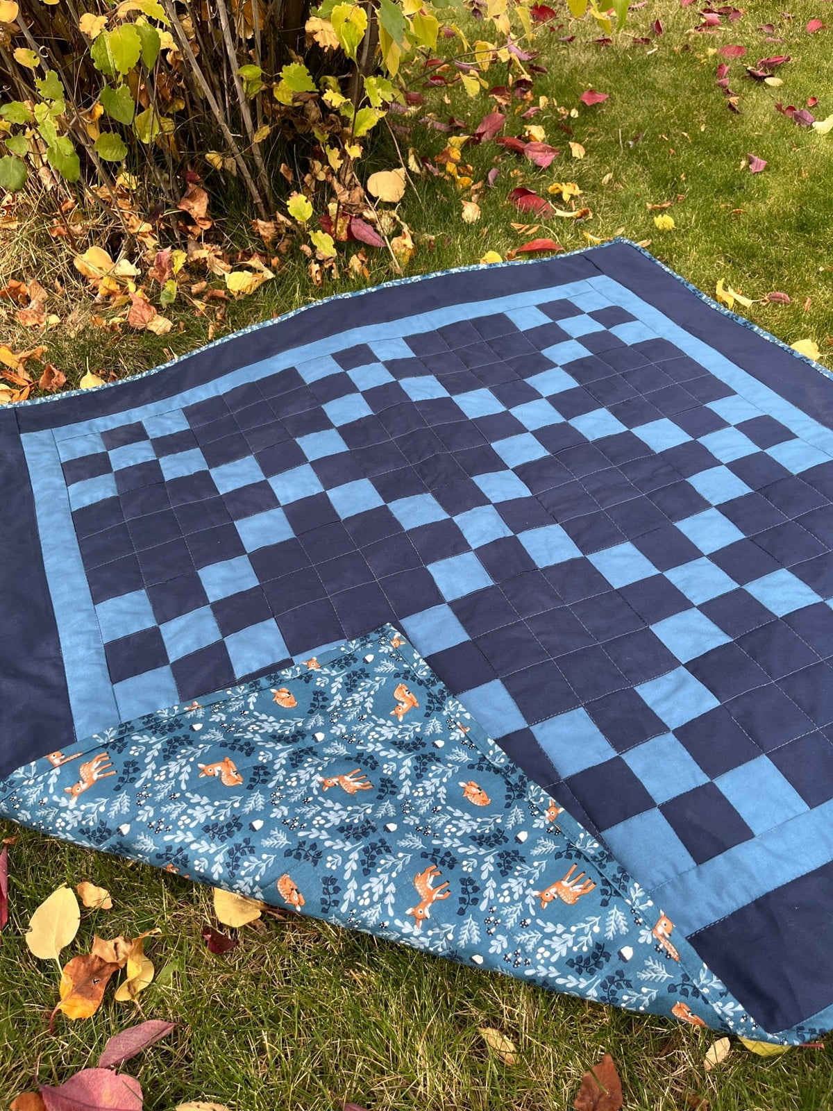Blue and Navy Modern Irish Chain Baby Quilt - The QuilTea Corner