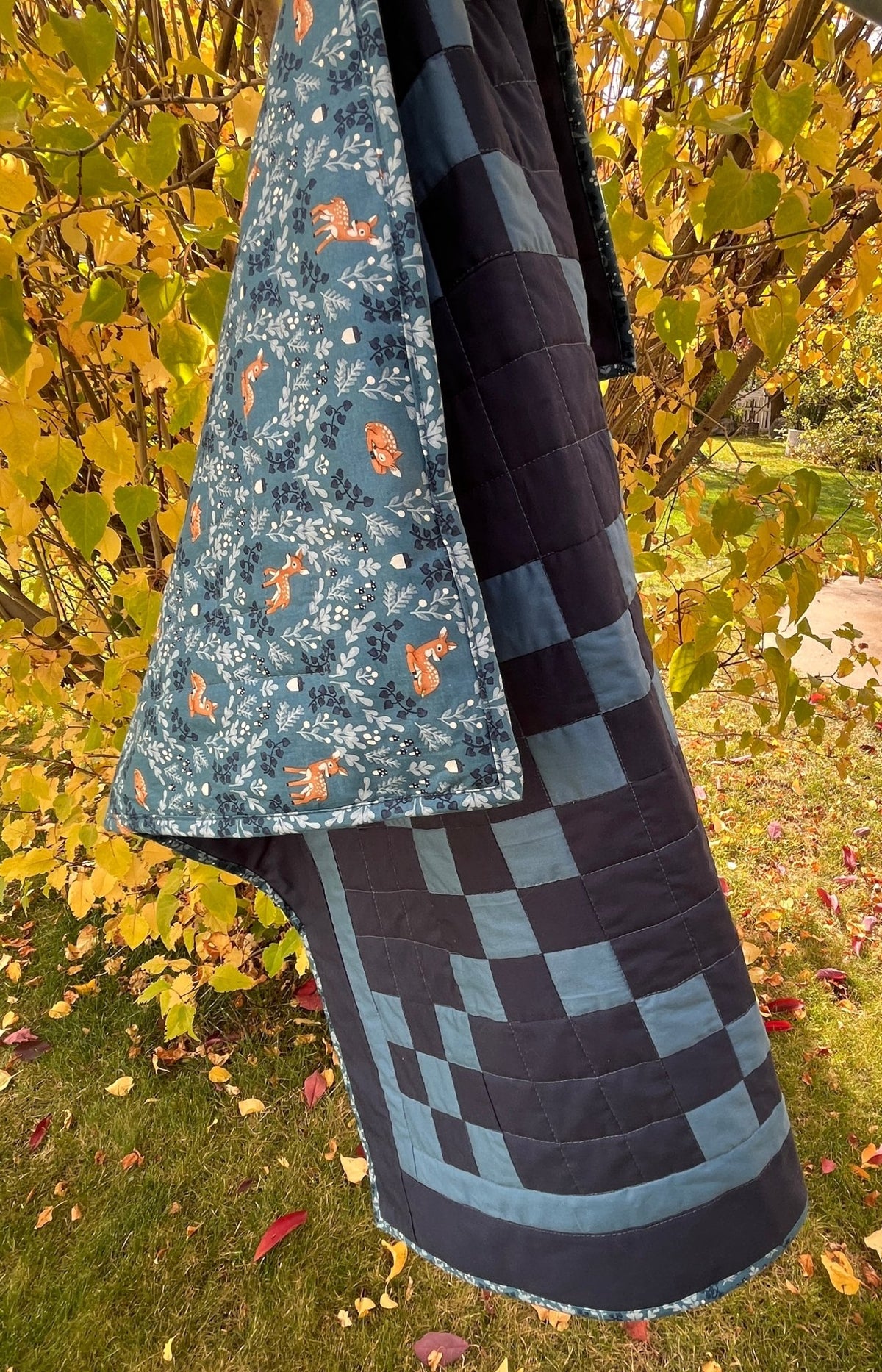 Blue and Navy Modern Irish Chain Baby Quilt - The QuilTea Corner