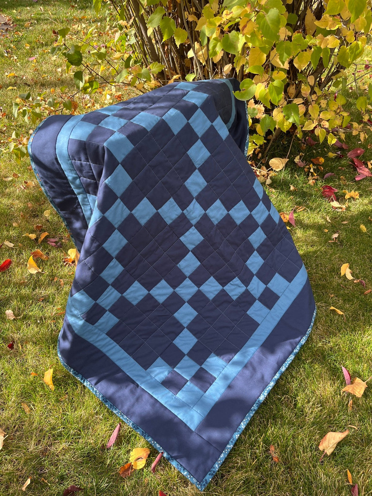 Blue and Navy Modern Irish Chain Baby Quilt - The QuilTea Corner