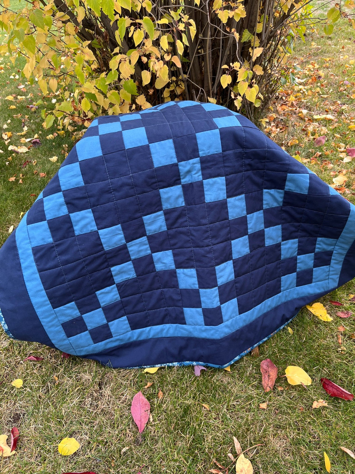 Blue and Navy Modern Irish Chain Baby Quilt - The QuilTea Corner