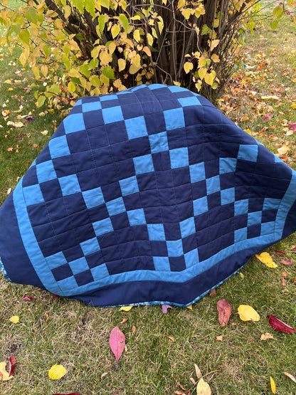 Blue and Navy Modern Irish Chain Baby Quilt - The QuilTea Corner