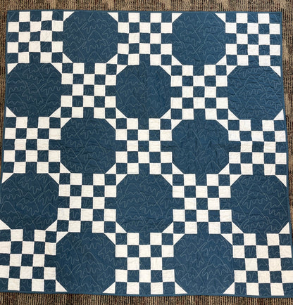Double Bubble Quilt – Modern Double Irish Chain in Navy and White | Handmade Throw Quilt - The QuilTea Corner
