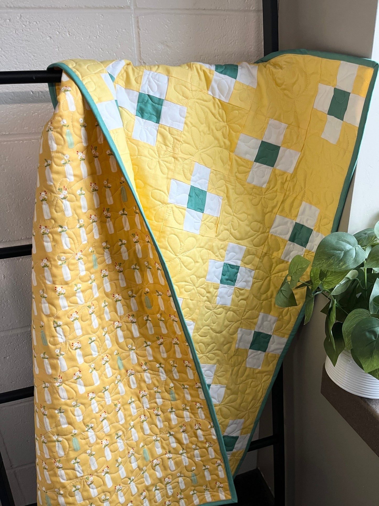 Spring Daisy’s Yellow & Green Traditional Irish Chain Baby Quilt - The QuilTea Corner