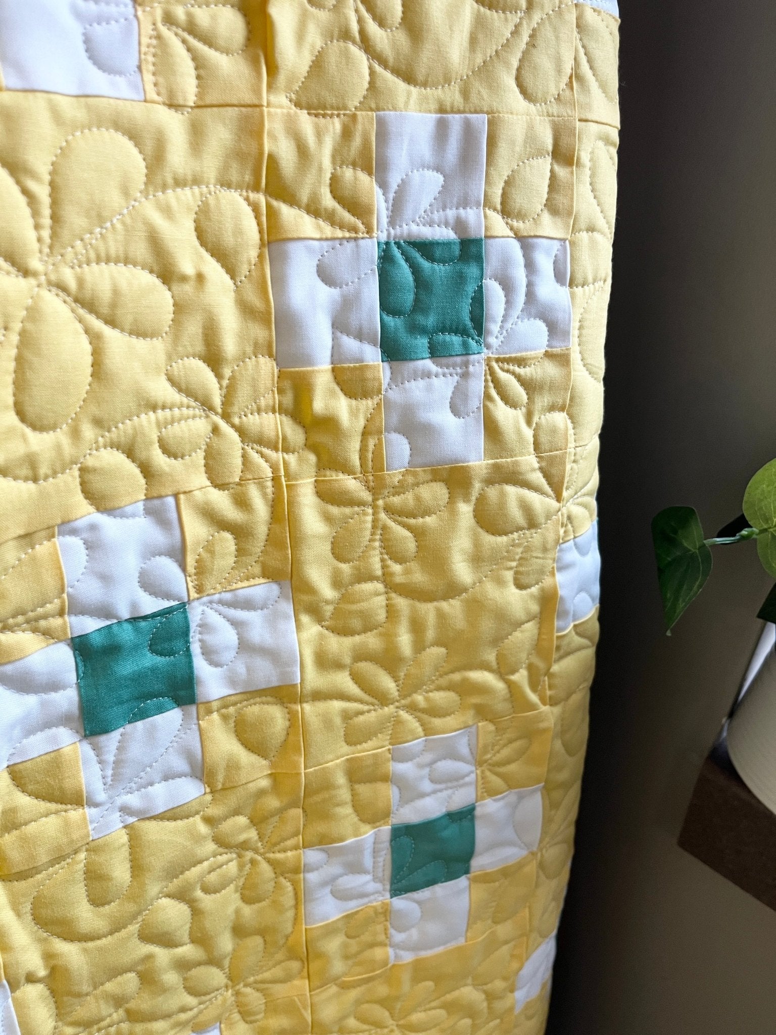 Spring Daisy’s Yellow & Green Traditional Irish Chain Baby Quilt - The QuilTea Corner