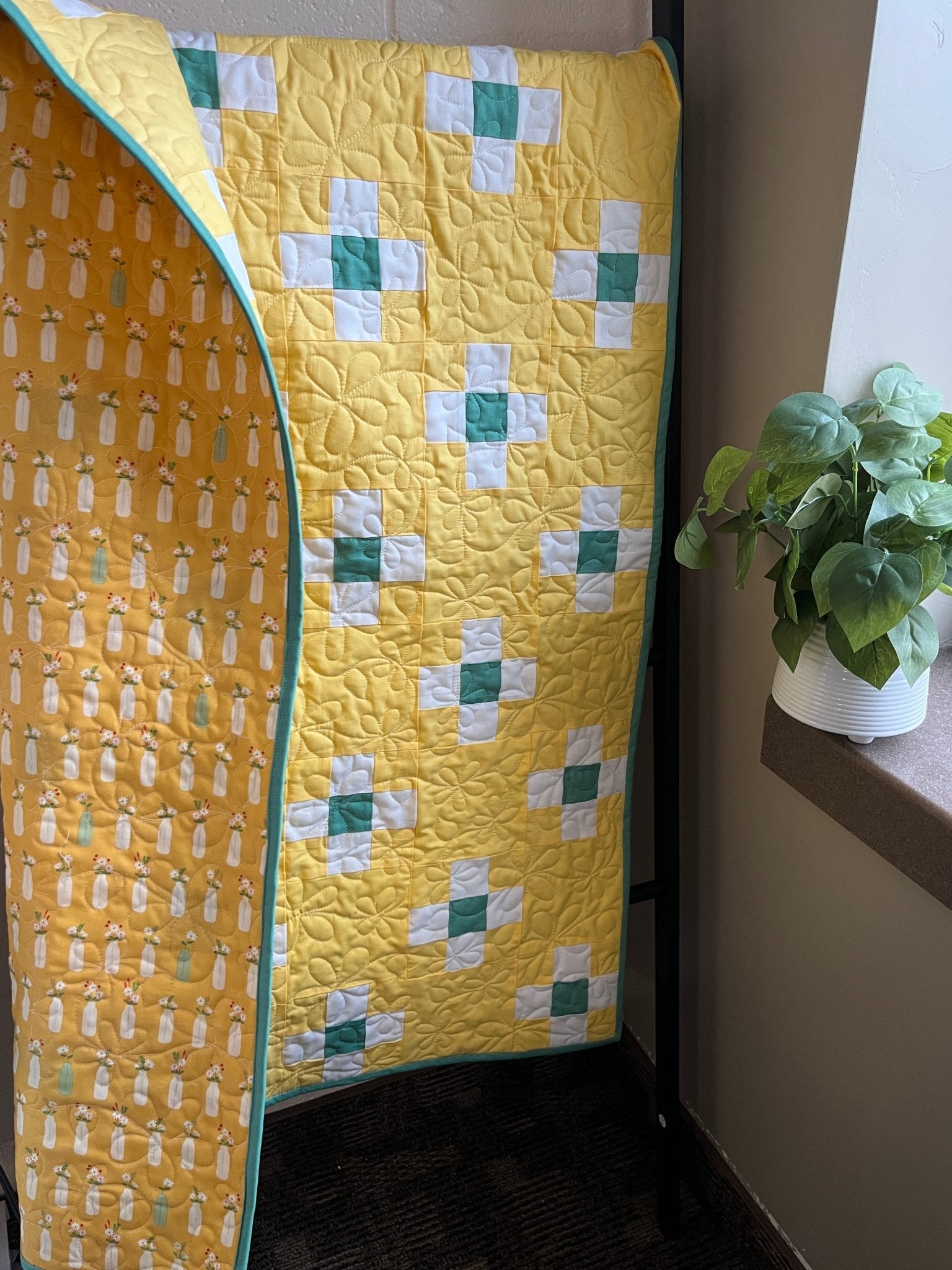 Spring Daisy’s Yellow & Green Traditional Irish Chain Baby Quilt - The QuilTea Corner