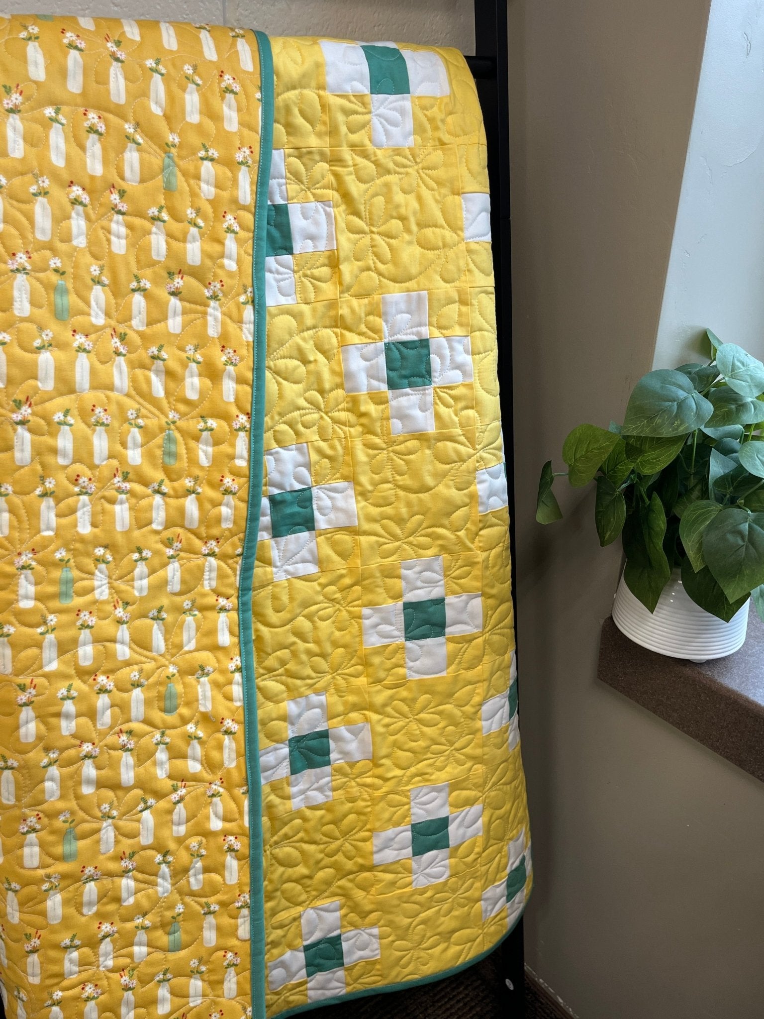 Spring Daisy’s Yellow & Green Traditional Irish Chain Baby Quilt - The QuilTea Corner