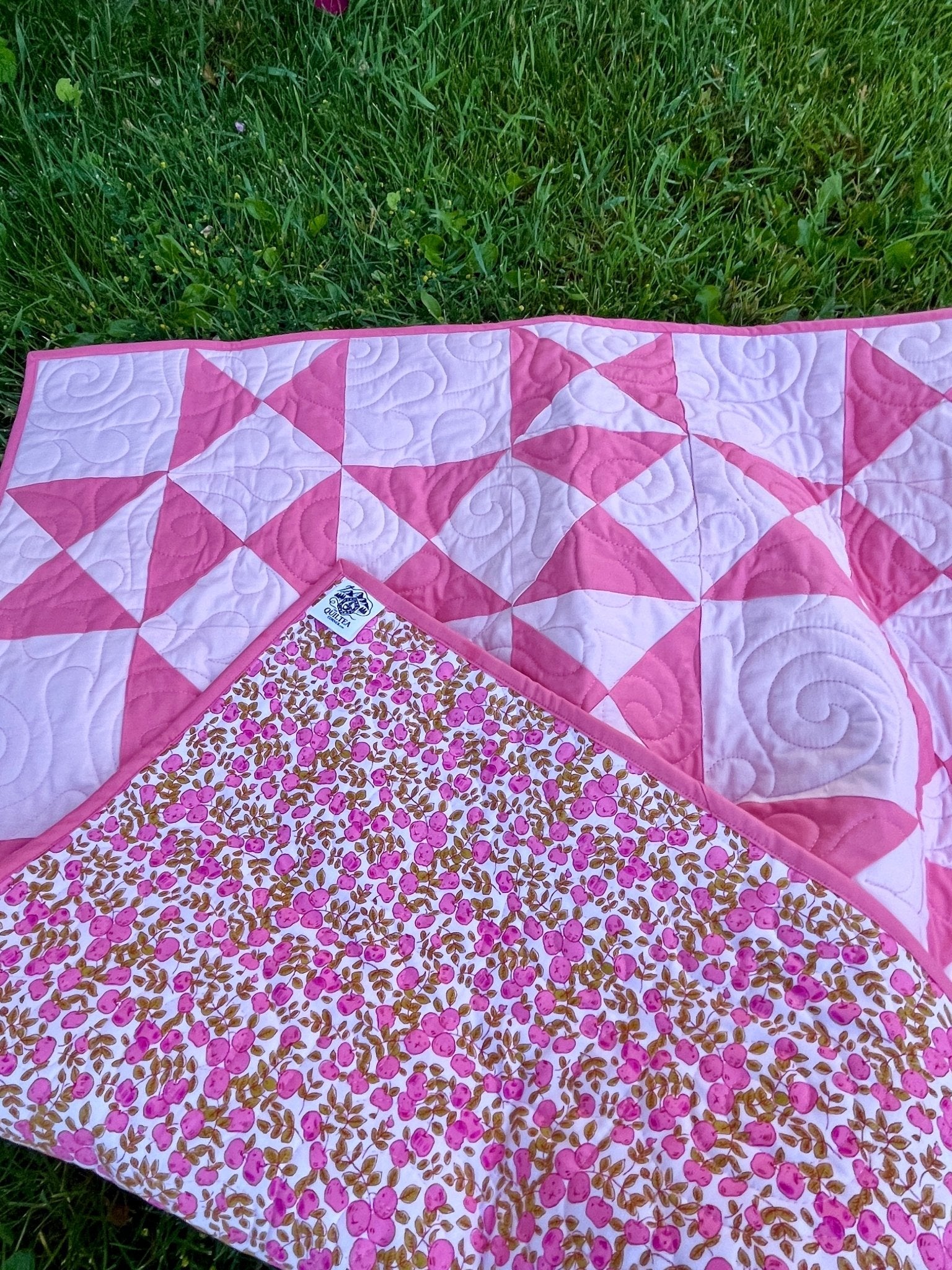Triangle Ivy Pink Baby Quilt - The QuilTea Corner