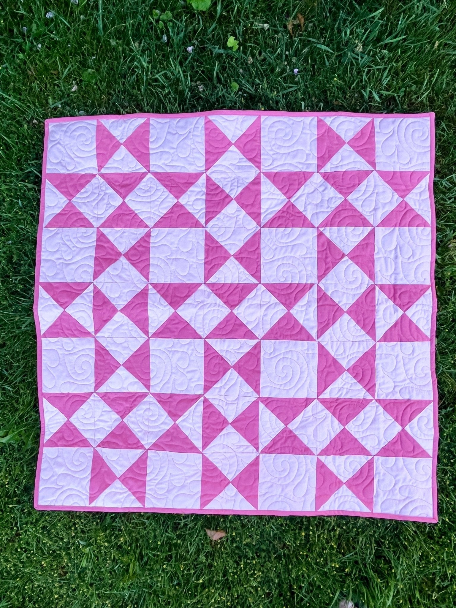 Triangle Ivy Pink Baby Quilt - The QuilTea Corner